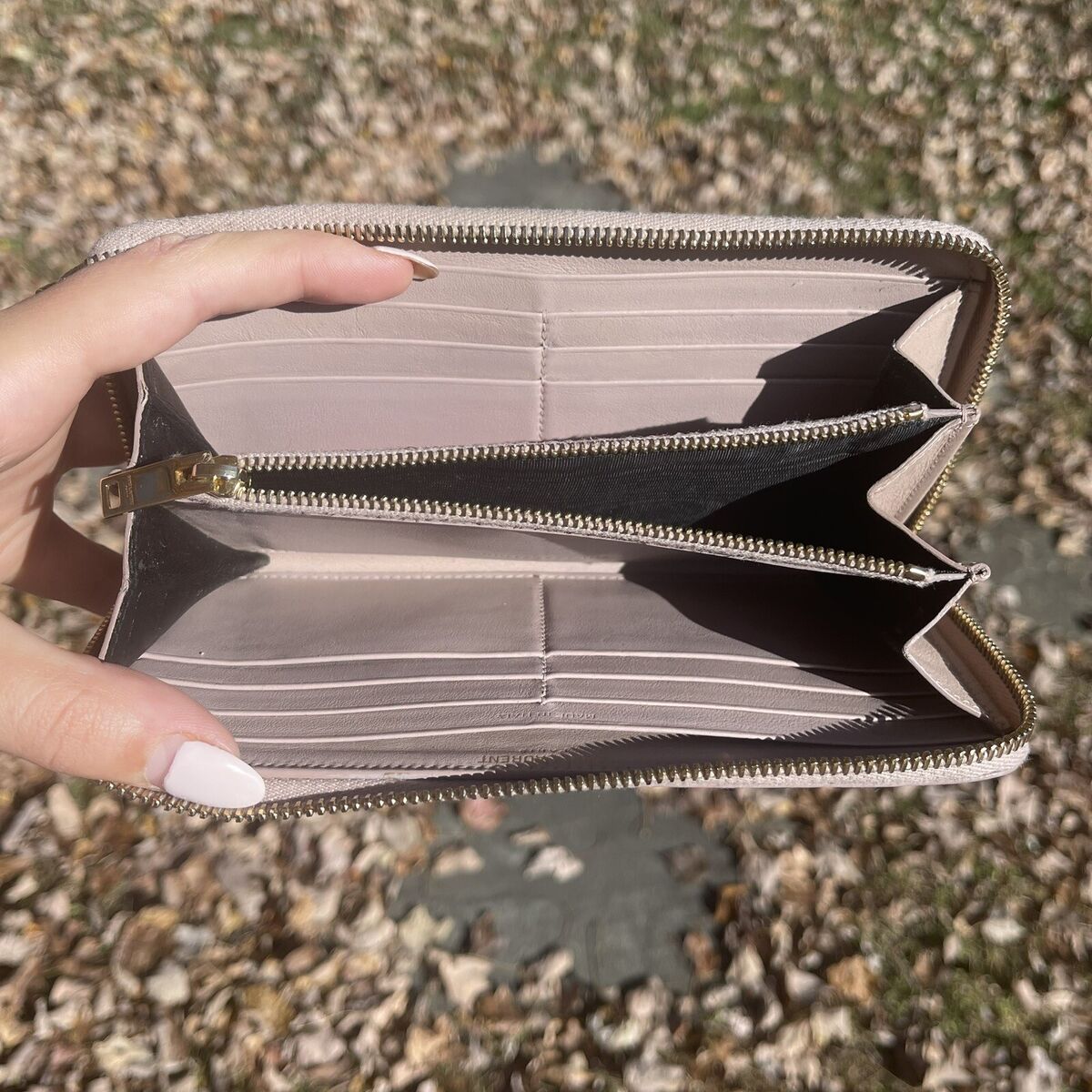Auth Saint Laurent Round Zipper Long Wallet Croco Embossed Auth Saint Laurent Round Zipper Long Wallet Croco Embossed