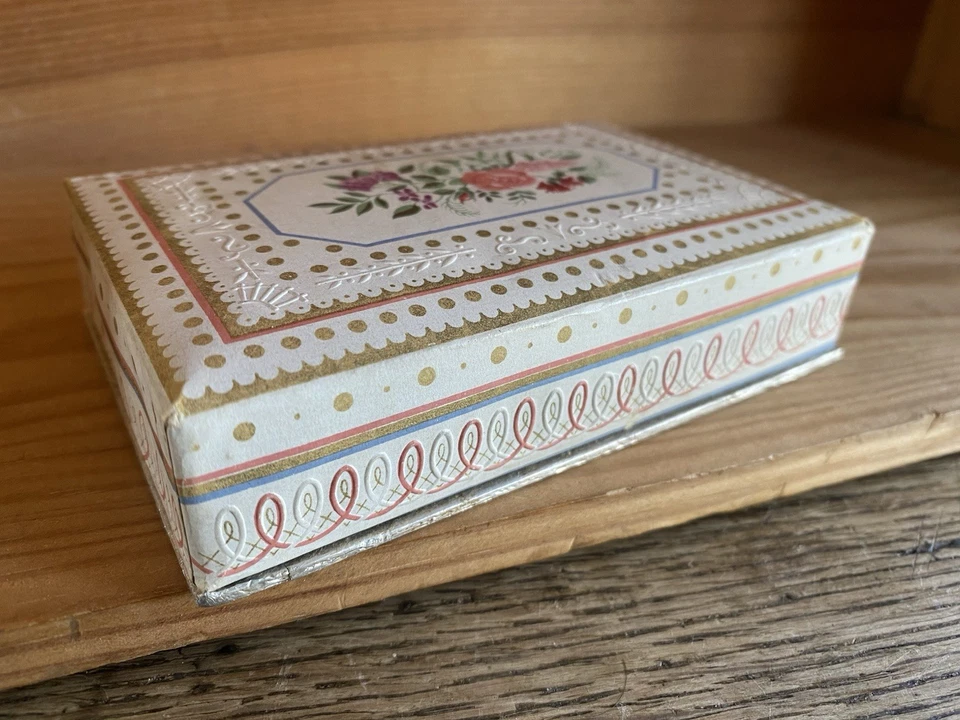 Parfum Heliotrope blanc Roger & Gallet, dans sa boîte d'origine. - Photo 3/4