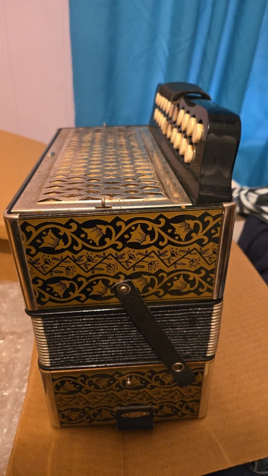 Hohner Vienna Model 2915 diatonic button accordion - Image 2 of 4