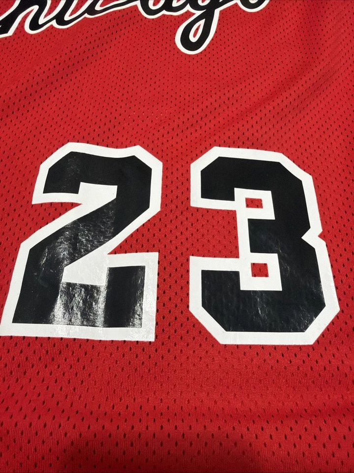 Camiseta deportiva 100 % auténtica Michael Jordan Mitchell Ness 84 85 Bulls talla 40 M para hombre Foto 3 de 4