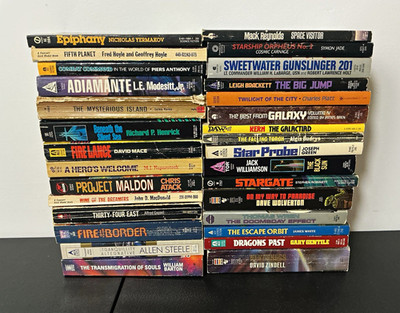 Vintage Lot of 30 Sci Fi/Thriller Paperbacks, Steele, Platt, Kern Lot B108