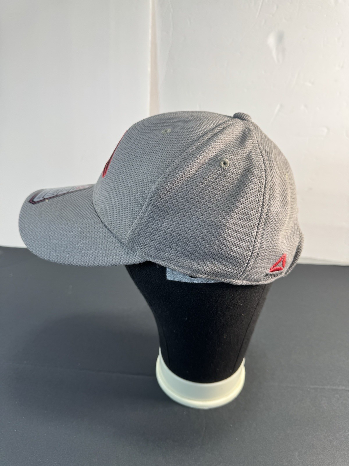 Reebok SpeedWick Sweatband Trucker Hat Baseball Cap Water Repellent Adjustable thumbnail 2