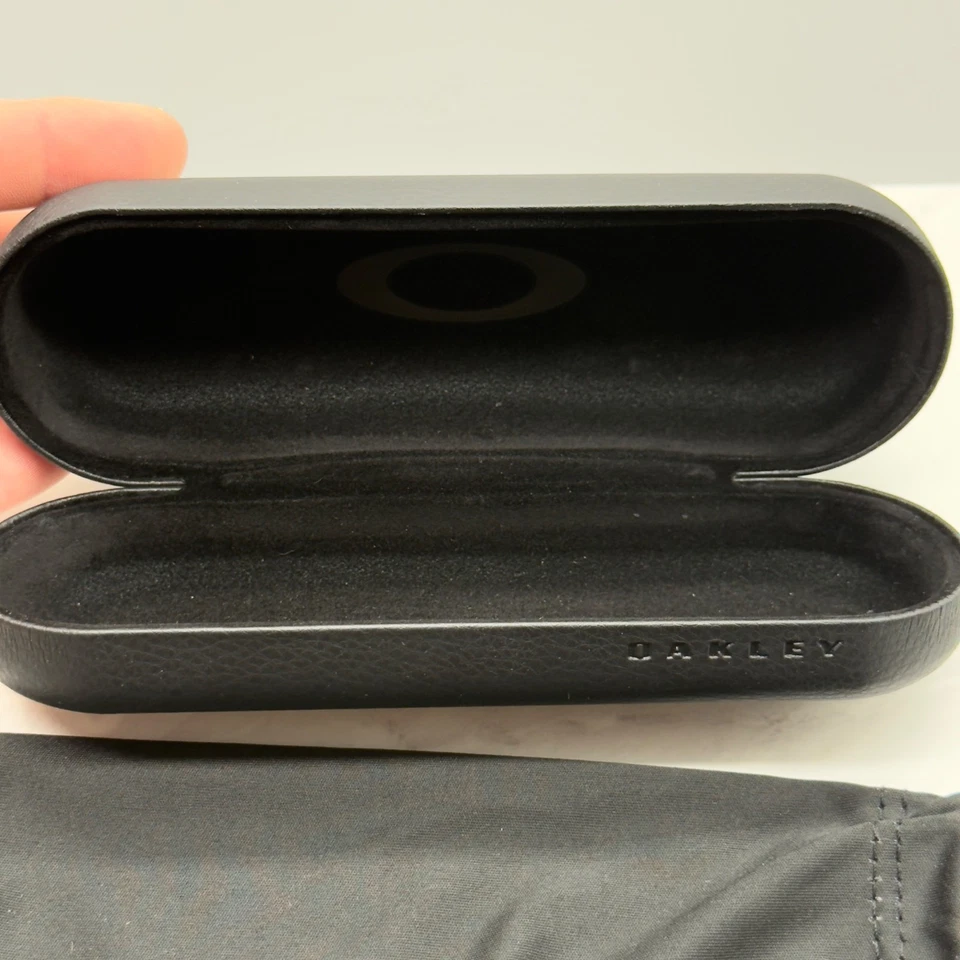 Oakley Negro Pequeño Auténtico Gafas Gafas Gafas de sol Estuche Paño de limpieza Bolsa Foto 3 de 4