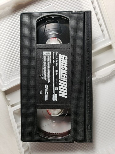 Chicken Run Video Tape VHS 2000 Dreamworks Lord and Park Clam Shell - Picture 7 of 9