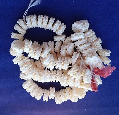 25 PCS Small CARVED BONE  BUTTONS Creamy white FLORAL  Design  NEW