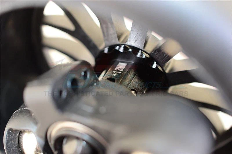 GPM Alum 13mm Hex Adapters+Rubber Radial Tires w/Plstc Whls Green :Typhon/Senton - Image 3 of 4