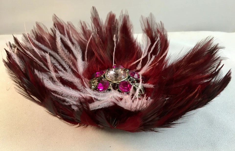 Broche Pluma Grande Borgoña Magenta Firmado por Diseñador Gerard Yosca con Cristales Foto 3 de 4