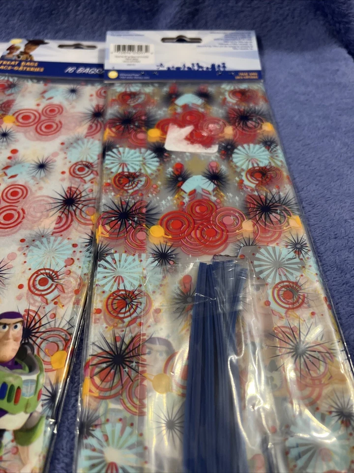48 bolsas de botín Wilton de 4" x 9,5" para fiestas con lazos giratorios Toy Story 4 Foto 4 de 4