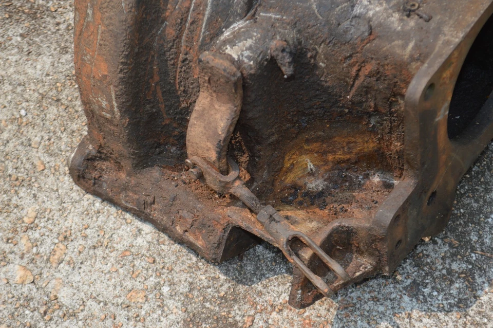 Cubierta de campana International Harvester SD-220 con horquilla de embrague de hierro fundido Foto 4 de 4