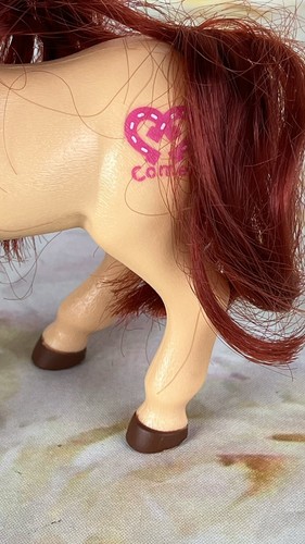 COMET Horse Loving Family Puppenhaus Fisher-Price 2003 Pony hellbraun rosa Hufeisen - Bild 2 von 12