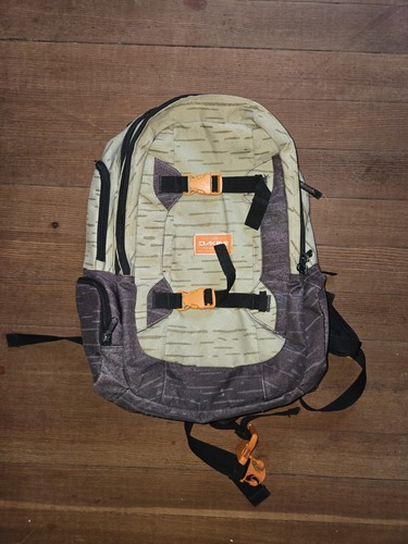 Dakine Skate Rucksack schwarz/grün Skateboard Schule Laptop 20"x16"x4,5"