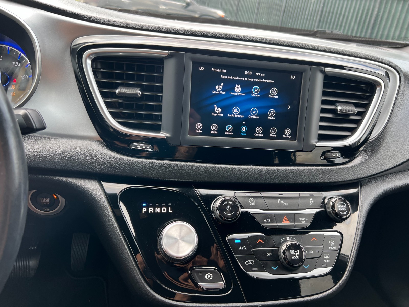Chrysler Pacifica - Image 25