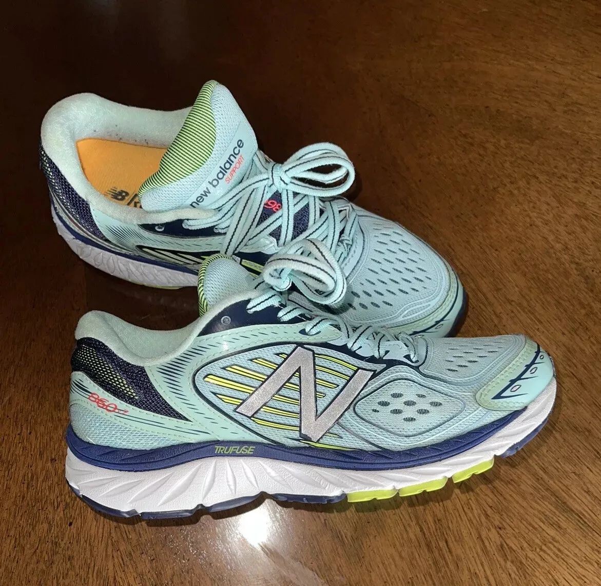 860v7 womens deals