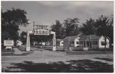 SOUTH DAKOTA CHAMBERLAIN SWANSONS CABINS REAL PHOTO POSTCARD EKC BACK ca 1948