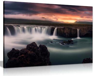 Godafoss Nebeliger Wasserfall & orangefarbener Himmel gerahmter Leinwanddruck Wandbild Wohndeko