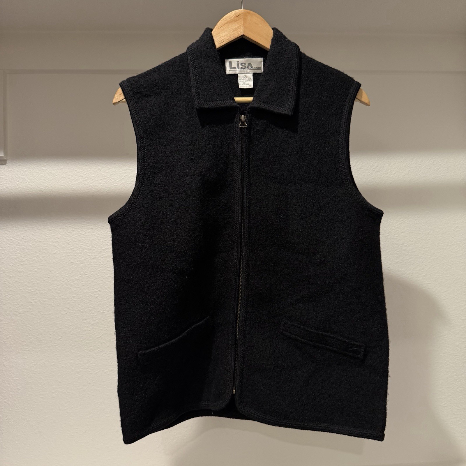 Lisa International Black Boiled Wool Ladies Zip Up Vest Size Medium Vintage EUC