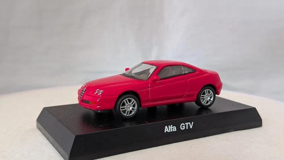 Coche modelo Kyosho 1/64 Alfa Romeo GTV rojo diecast de Japón Foto 2 de 4