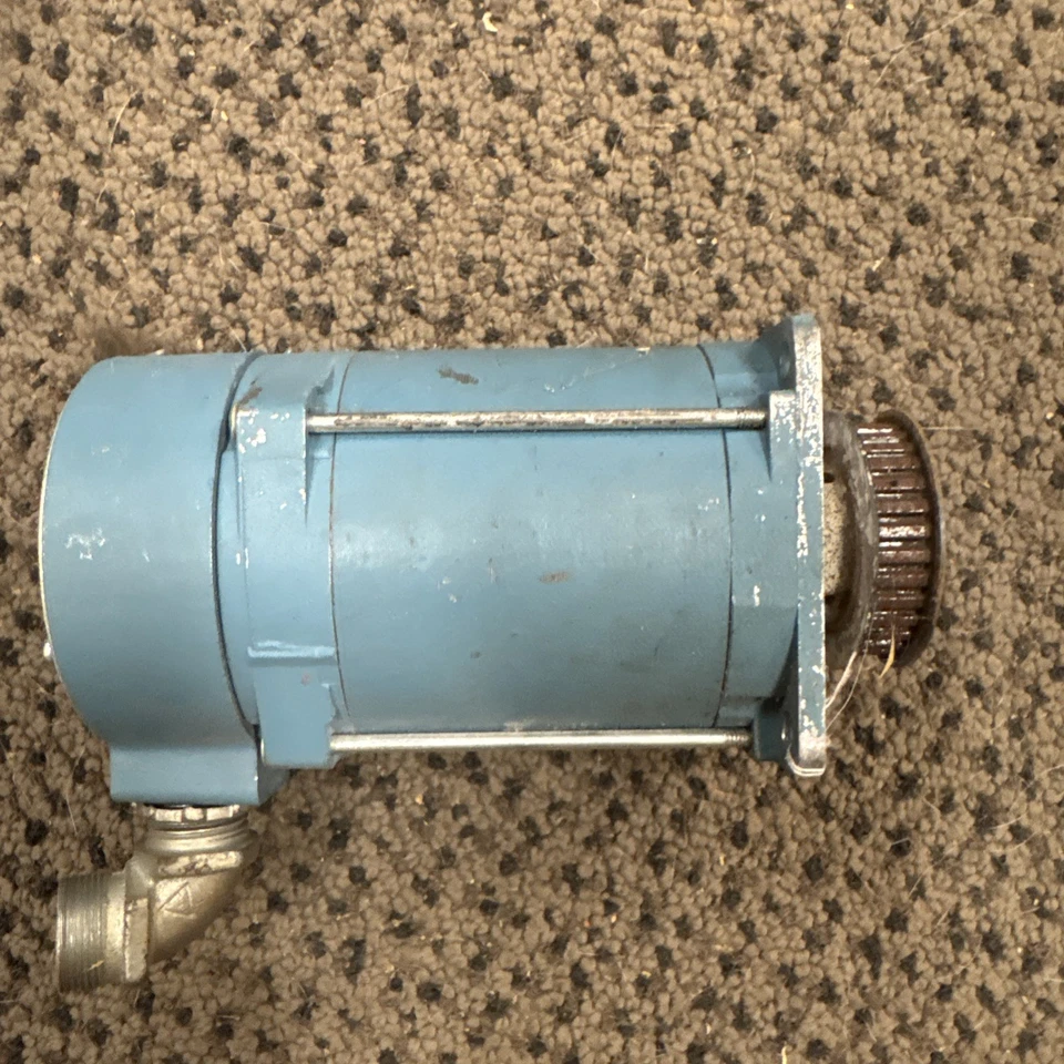 SLO-SYN SS452T SYNCHRONOUS MOTOR 3-Phase 0.4amp 240 Vac             Of8 - Image 2 of 3