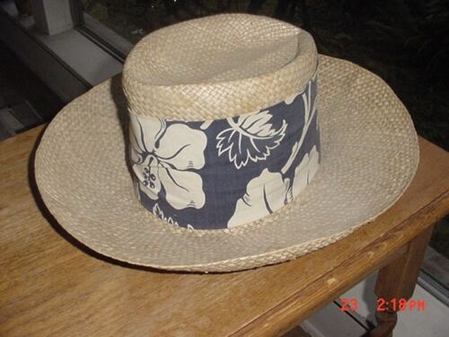 VINTAGE HAWAIIAN UNISEX STRAW HAT WITH WIDE TROPICAL FLORAL BAND