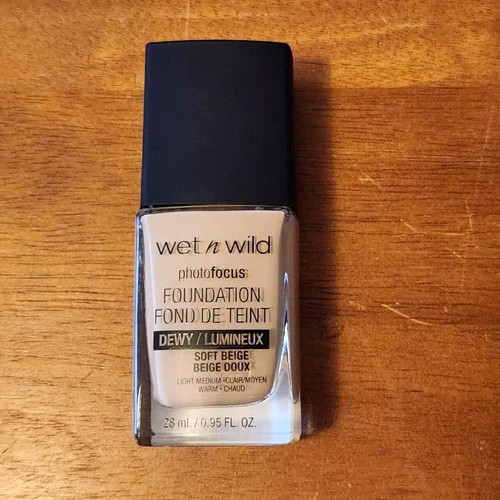 Wet n Wild PhotoFocus Dewy Foundation, Soft Beige 1111522, 0.95 fl oz - Picture 1 of 2