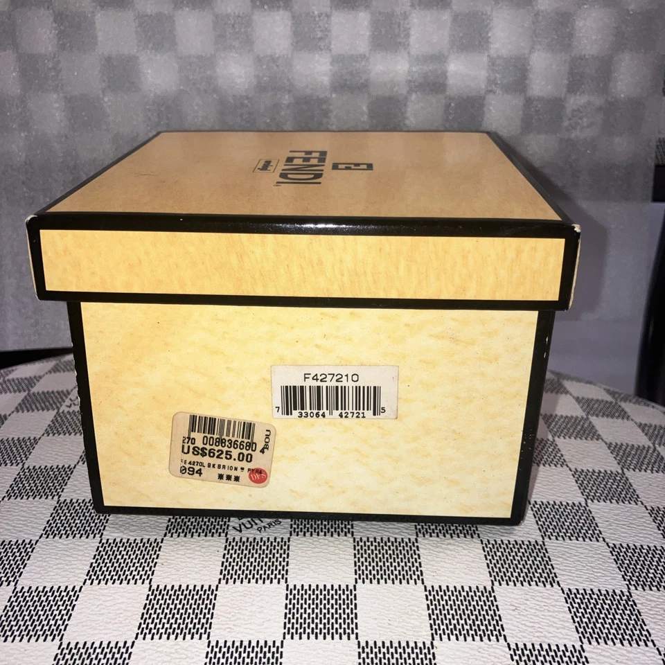 Reloj Fendi Caja Vacía, Papeles y Tarjeta. Foto 4 de 4