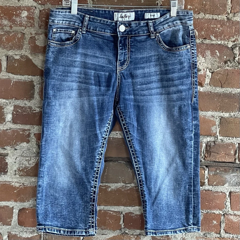 Pantalones de mezclilla capri Daytrip Virgo para mujer talla 32 lavado medio recortados Foto 4 de 4