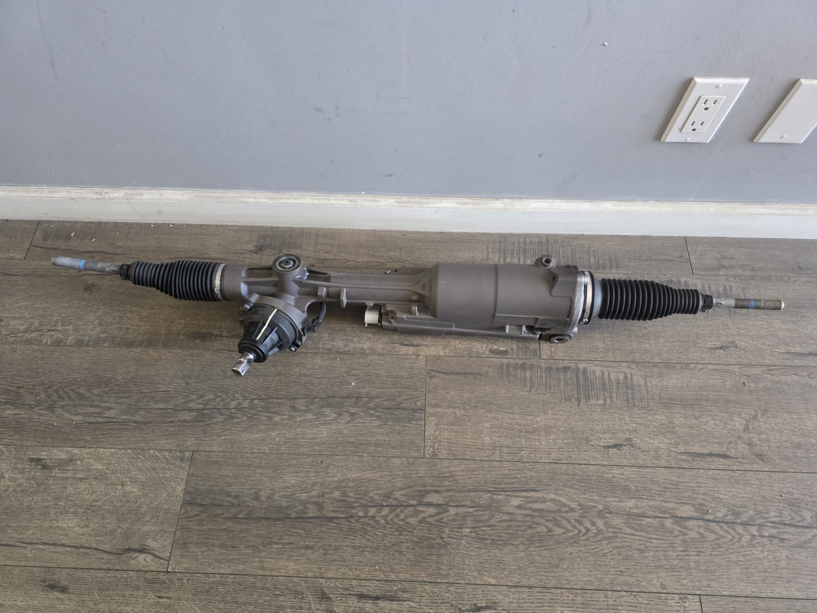 LAMBORGHINI URUS STEERING RACK AND PINION OEM 4M1423055AT