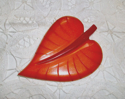 Vintage Butterscotch & Red Carved Leaf Bakelite Dress Pin
