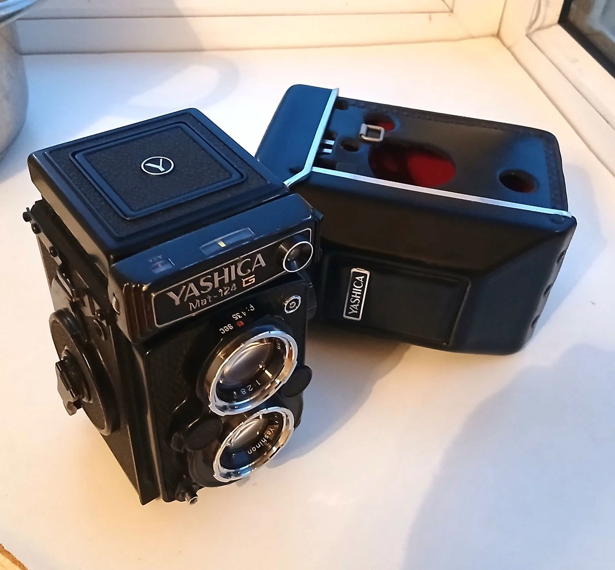 NICE! Yashica Mat-124G Yashinon 80 3.5 Lens Medium Format Camera