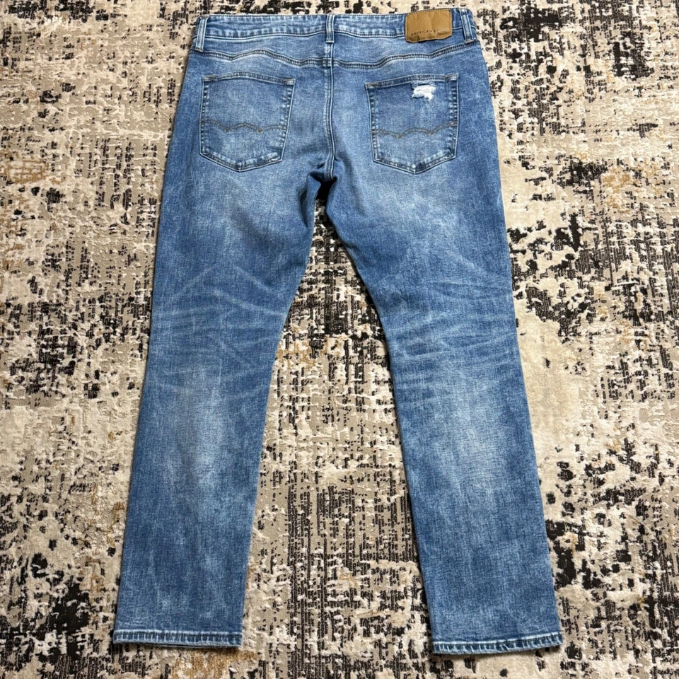 Pantalones de mezclilla para hombre American Eagle 36x30 ajustados flexibles desgastados lavado medio azul Foto 2 de 4