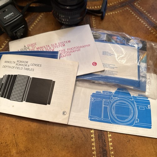 Minolta X-700 35mm Film SLR Camera Bundle w/ Lenses, Flash, Filters & Manual - Picture 3 of 12