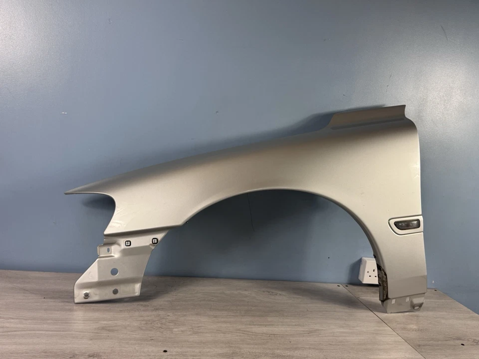 Guardabarros/ala/lado izquierdo/plateado/plateado/código P 426/2006/N\S\F Volvo V70/S60 Foto 2 de 4