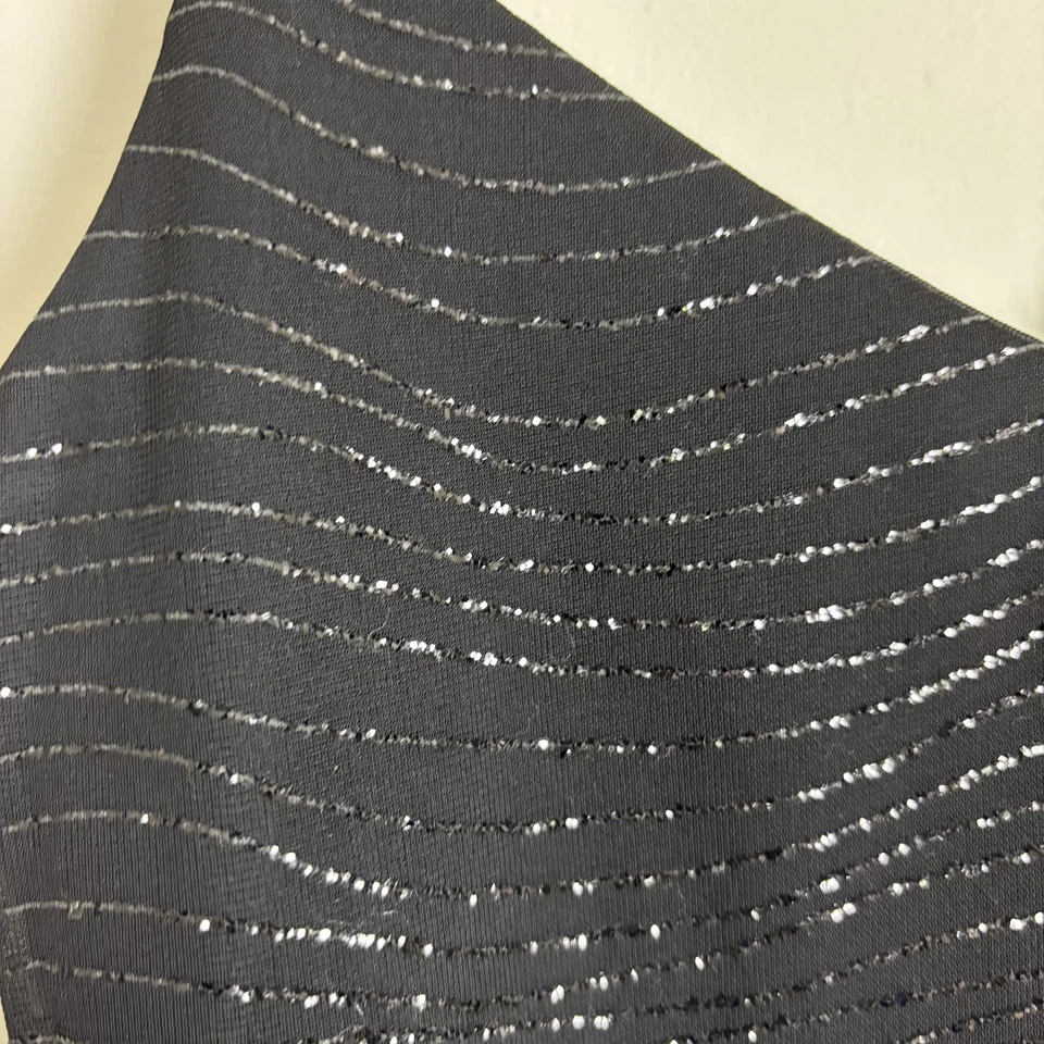 Vestido Vintage City Triangles Feminino Médio Preto Brilhante Alto-Baixo Midi Y2K Fada - Imagem 3 de 4