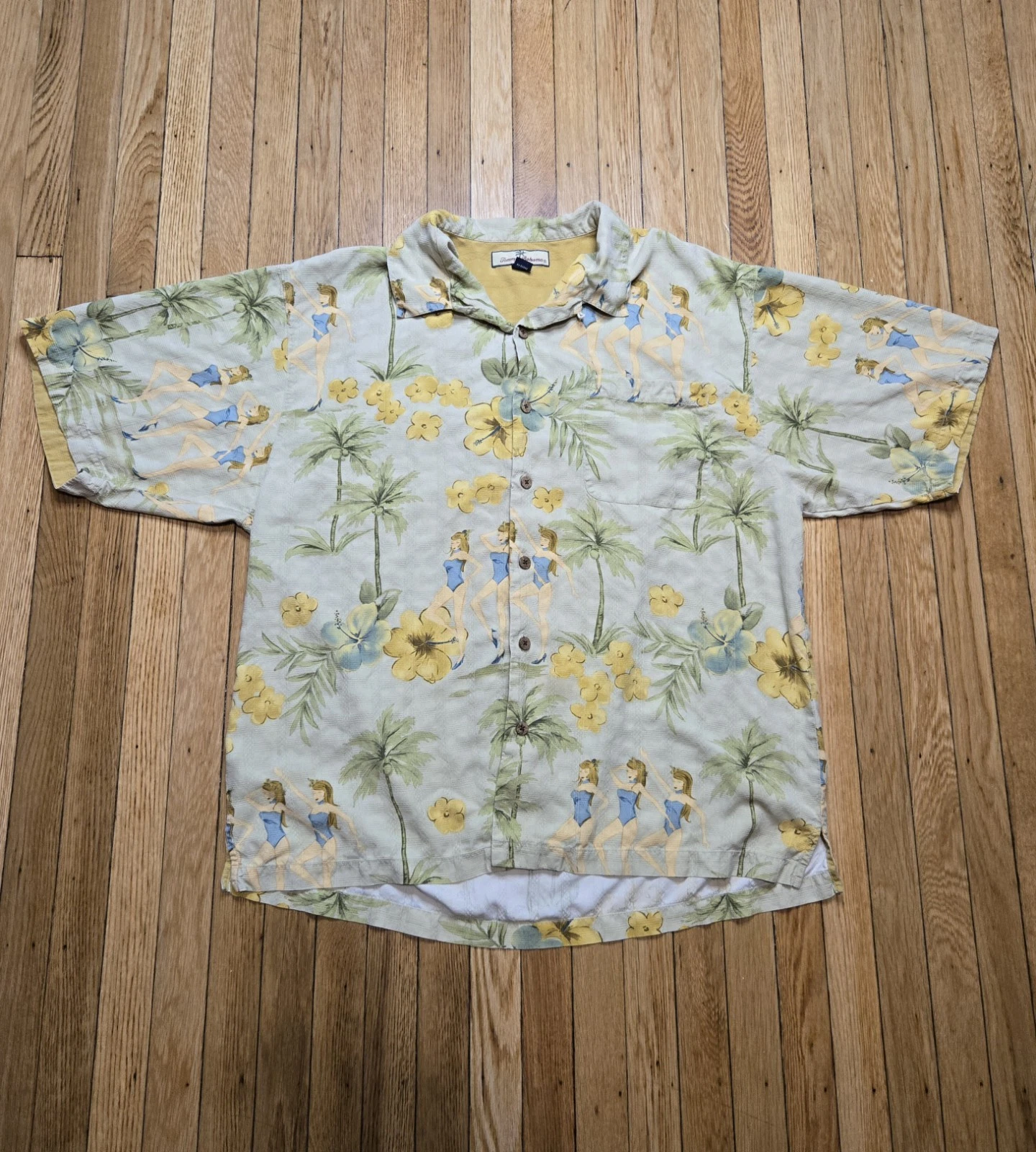 Tommy Bahama Floral W/ Girls Hawaiian Button Down Shirt Silk Floral Large Beach