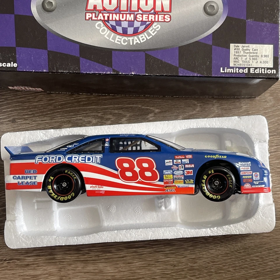 # 88 Dale Jarrett 1997 Thunderbird 1:24 ARC MAC TOOLS Diecast Platinum Series - Imagem 4 de 4