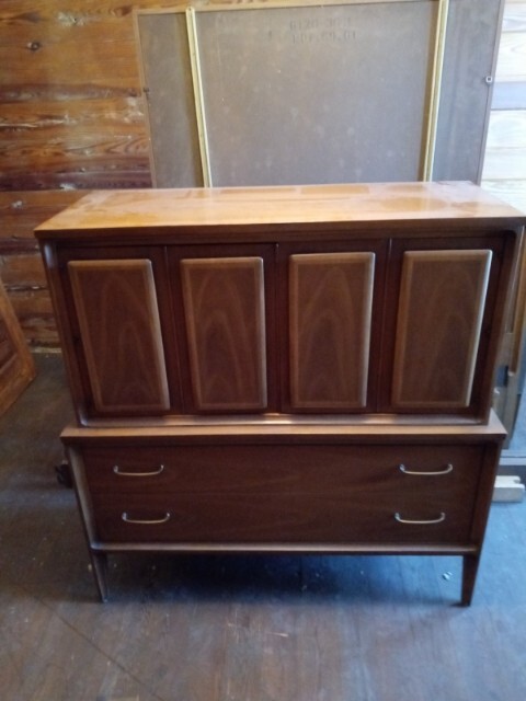 VINTAGE BROYHILL 