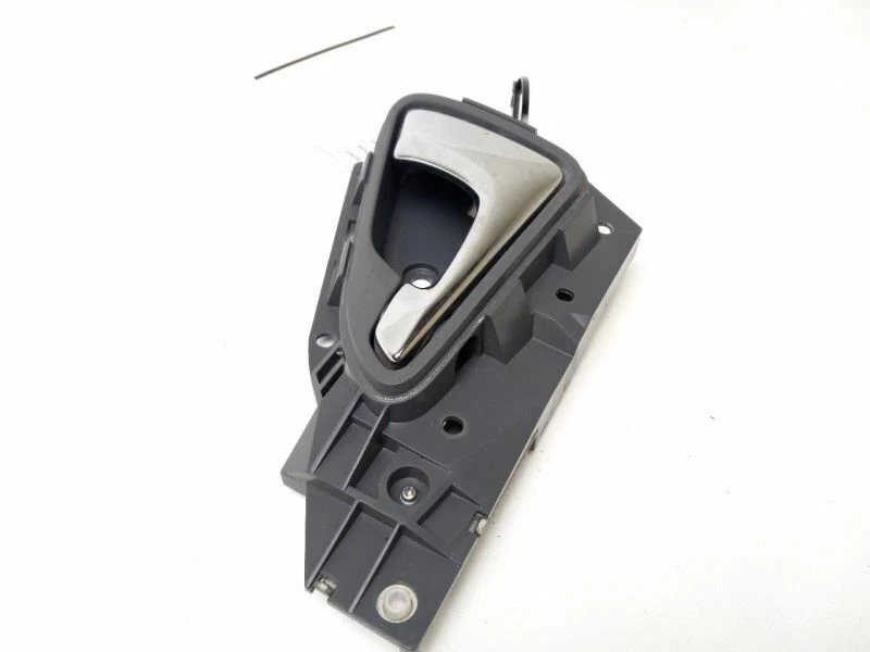 Manija de puerta interior del conductor delantero Honda Odyssey 2005-2007 Foto 2 de 4