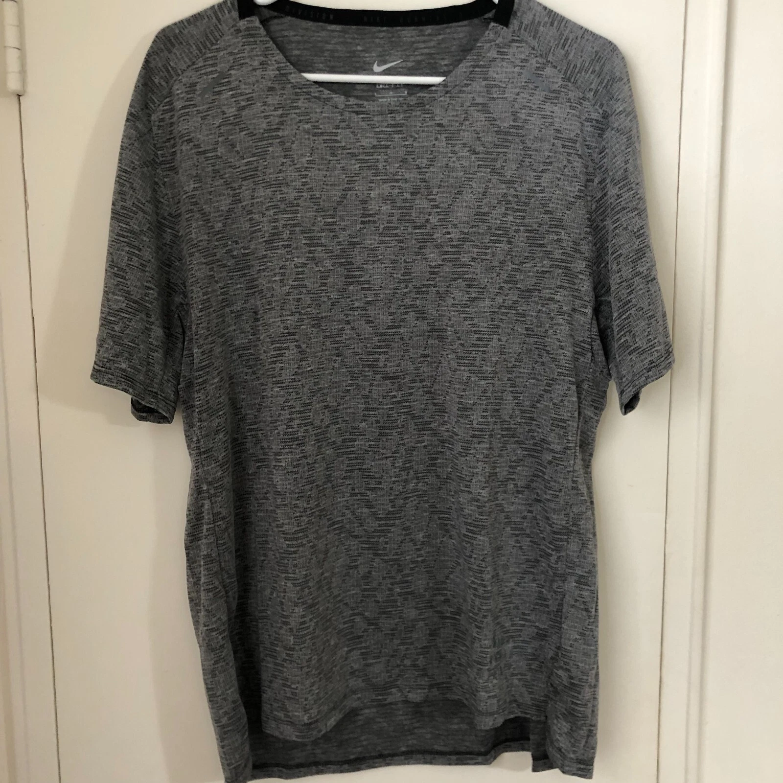 Nike DQ6540-010 Mens Large Dri-FIT Run Division Pinnacle Short-Sleeve Running