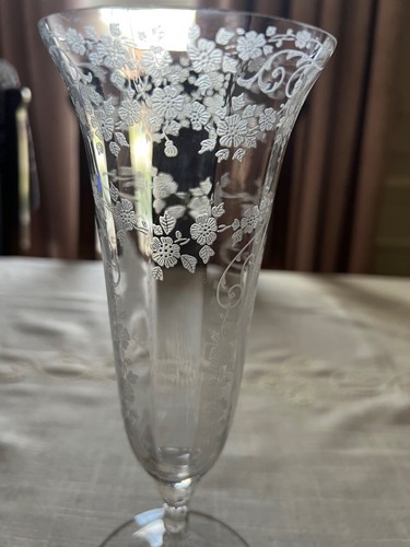 CAMBRIDGE DIANE 10” KEYHOLE VASE - Picture 6 of 6