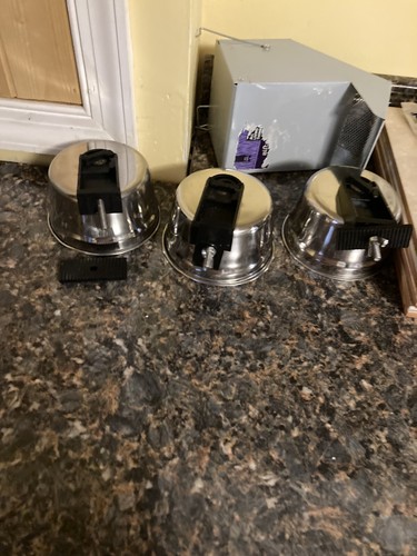 small animal feeder bowl for side cage(I Have 3 Of Them But One is Missing Cap)