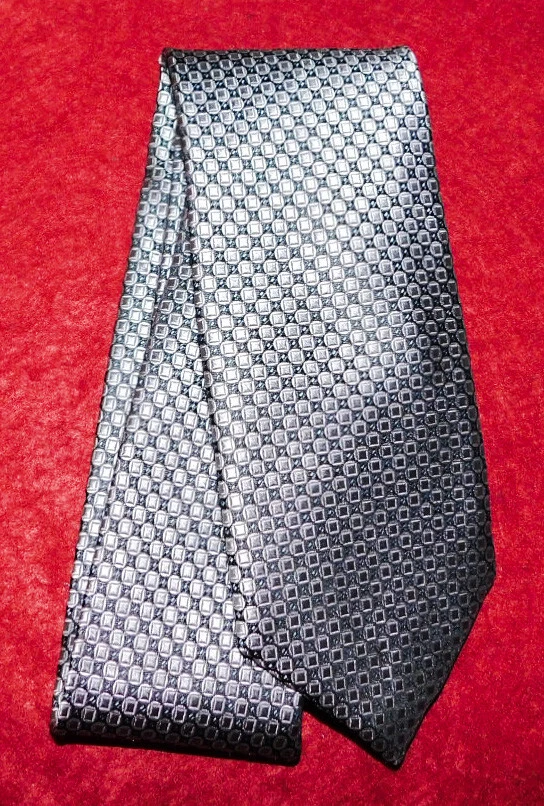 J.Z. RICHARDS MADE IN U.S.A. GRAVATA COM MOTIVO PONTOS CINZA/CINZA CLARO - GRAVATAS DE DESIGNER. - Imagem 2 de 3