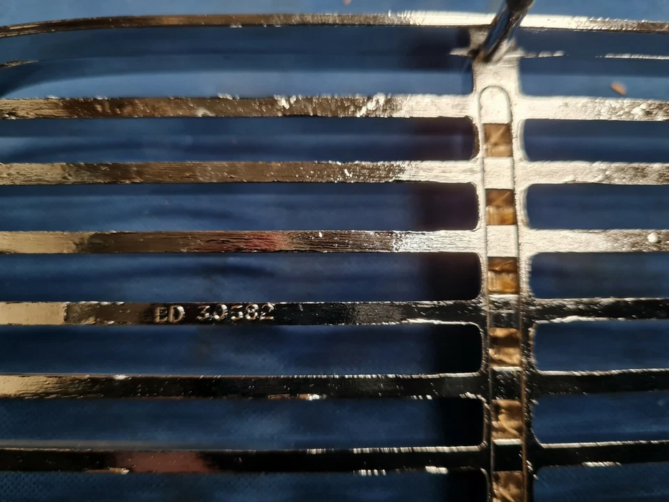 REJILLA LATERAL GORRO JAGUAR DAIMLER/TOMA DE AIRE SE ADAPTA A XJ6 XJ12 S1 y DS420 BD30582 Foto 4 de 4