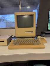 Vintage 1984 Apple Macintosh M0001 M0110 Keyboard M0130 Mouse Powers On