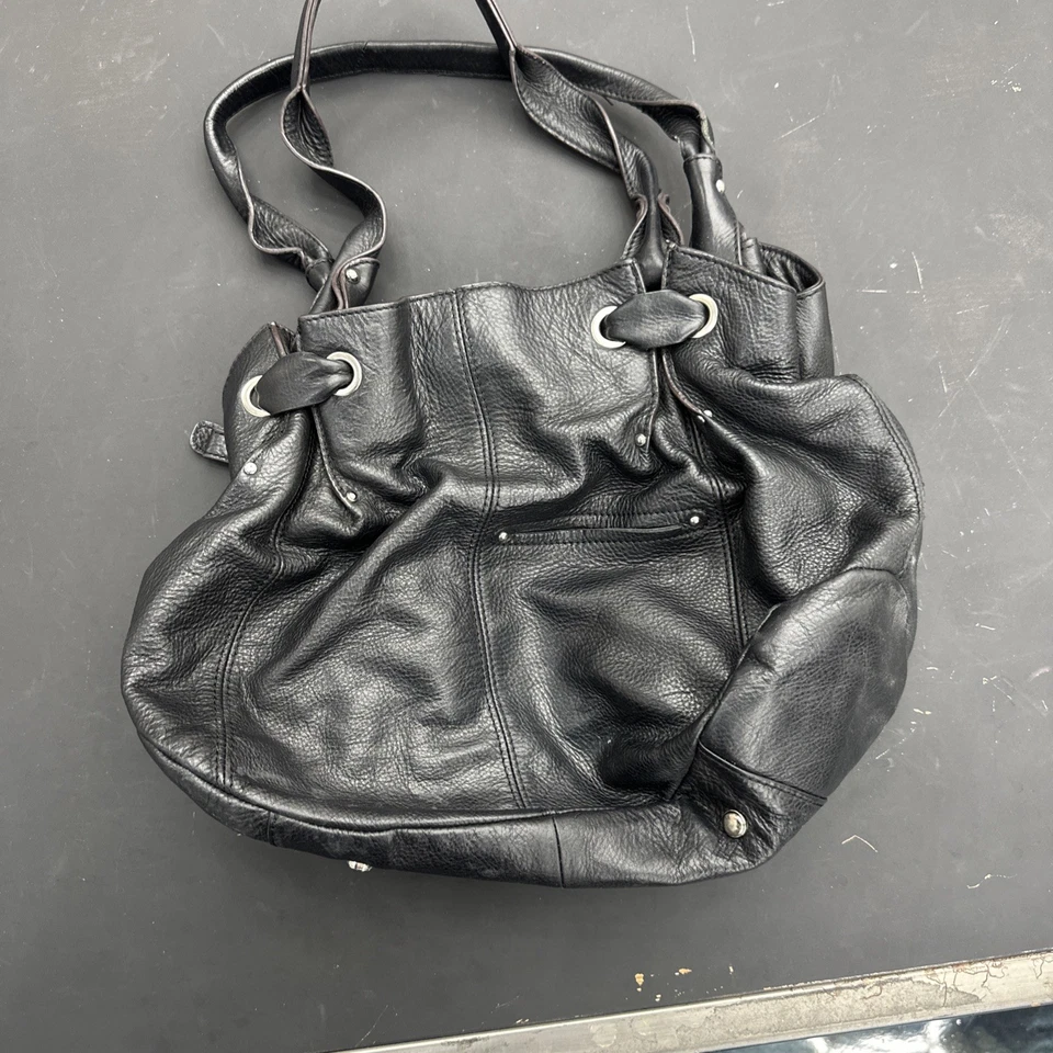 Bolso de mano para mujer B. Makowsky de cuero color negro con interior con patrón de leopardo Foto 2 de 4