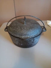 Chicago Hardware Foundry/ CHF Hammered #88 5 QT Cast Iron Dutch Oven