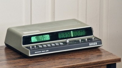 Decca Alarm Clock Radio / Atomic / Nuclear / Space Age / Vintage 1960S / Green