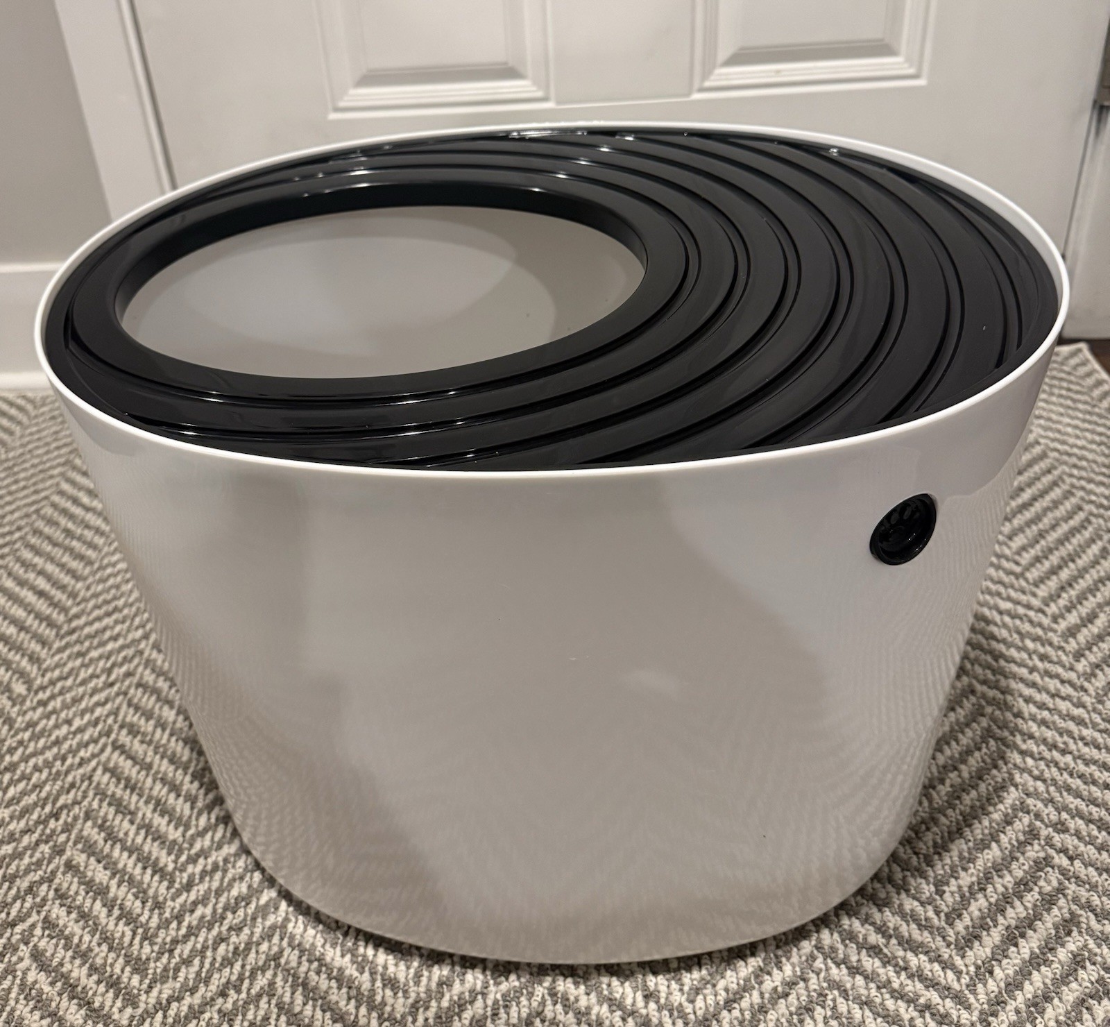 With Scoop | Stylish Round Enclosed Design, White