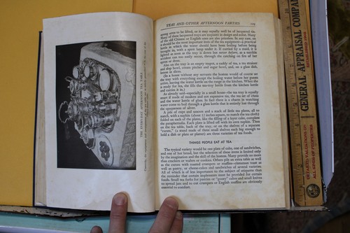 1945 Etiquette The Blue Book of Social Usage Emily Post New Edition - Foto 6 di 8