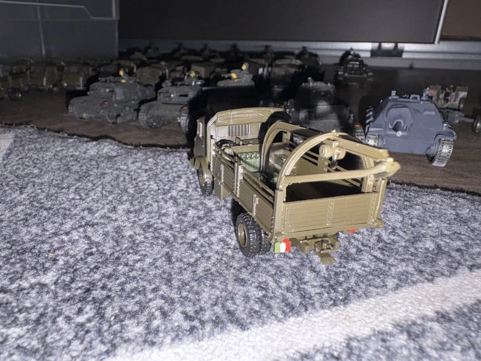 Roco Minitanks 1:87 Steyr Umbauten 9 Unikate Professionell verklebt/bemalt - Bild 3 von 4