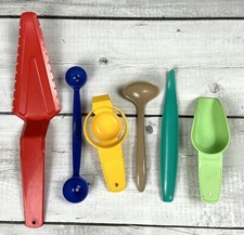 Lot Of 6 VTG TUPPERWARE Tools/Gadgets:: Corer-pie Slicer-melon-egg-scoop 0151